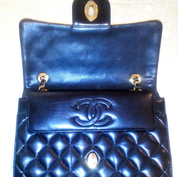 Chanel Hand bag. - Picture 2 of 3